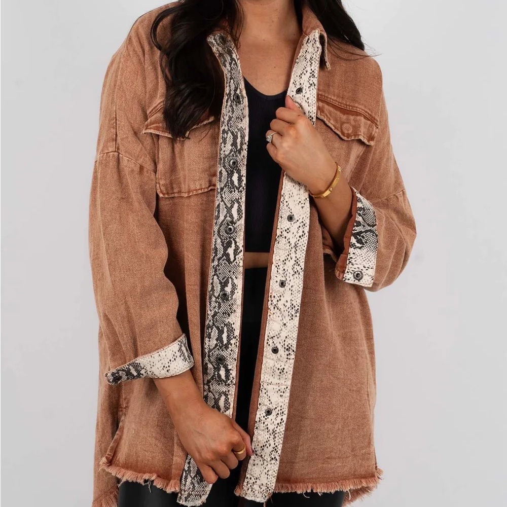 NWOT-Blushing Brunette Cinnamon Button Down